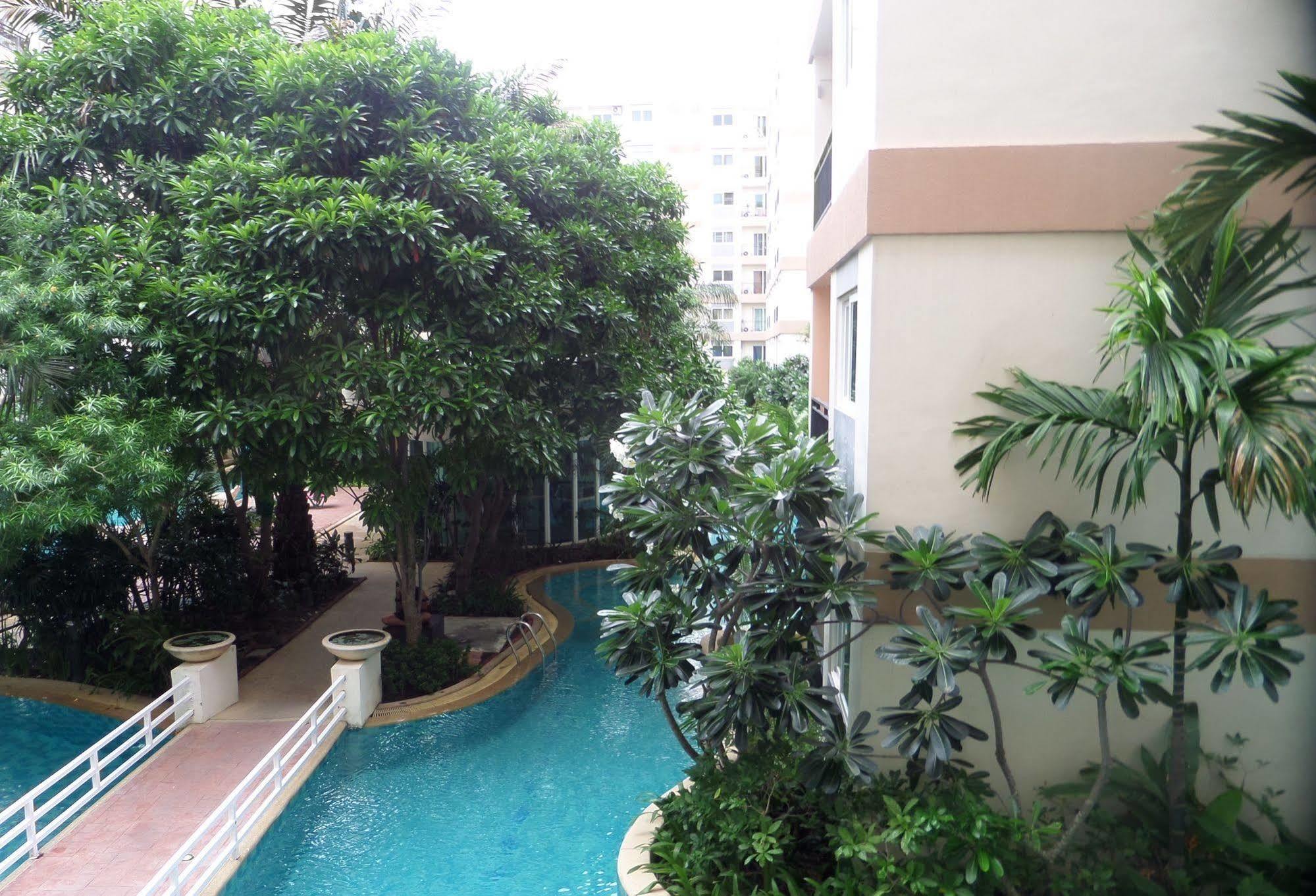 Park Lane Resort By West Joint Venture Jomtien Beach Buitenkant foto
