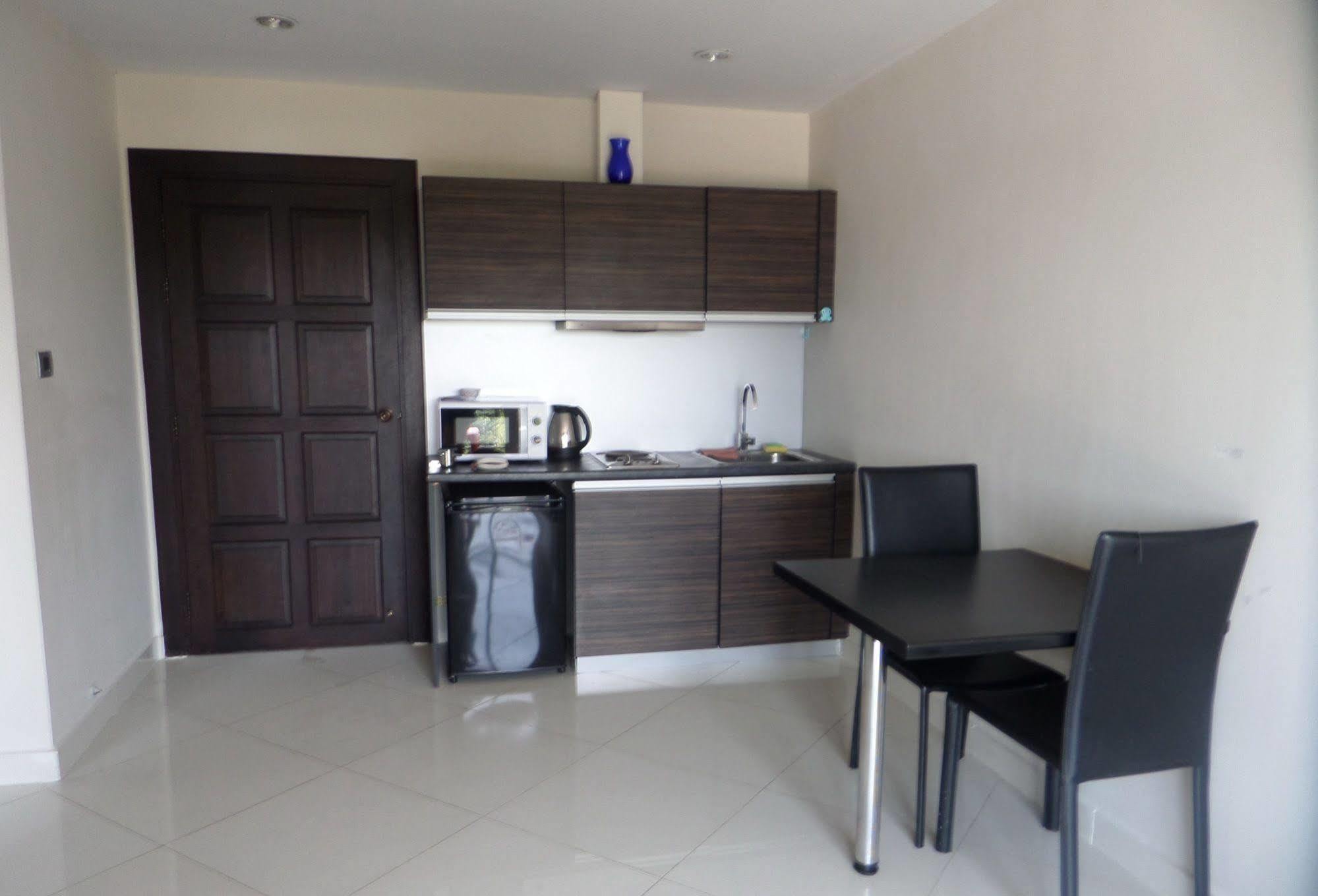 Park Lane Resort By West Joint Venture Jomtien Beach Buitenkant foto